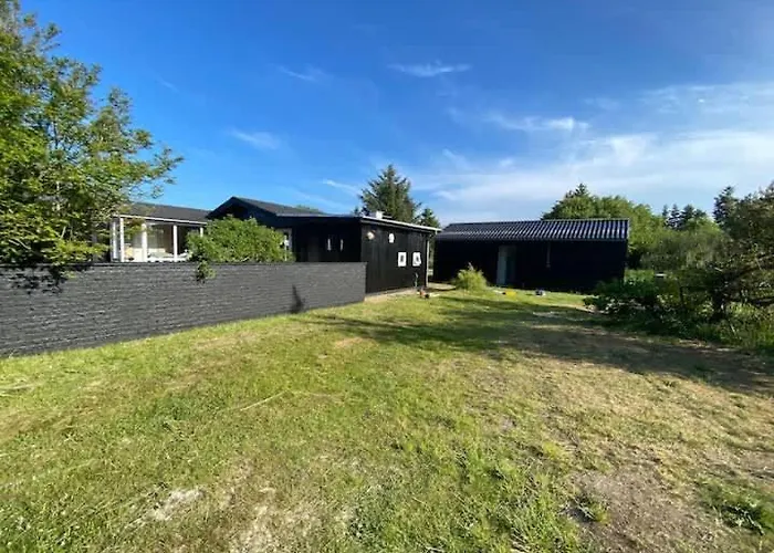 Feriehus With Seaview And Private